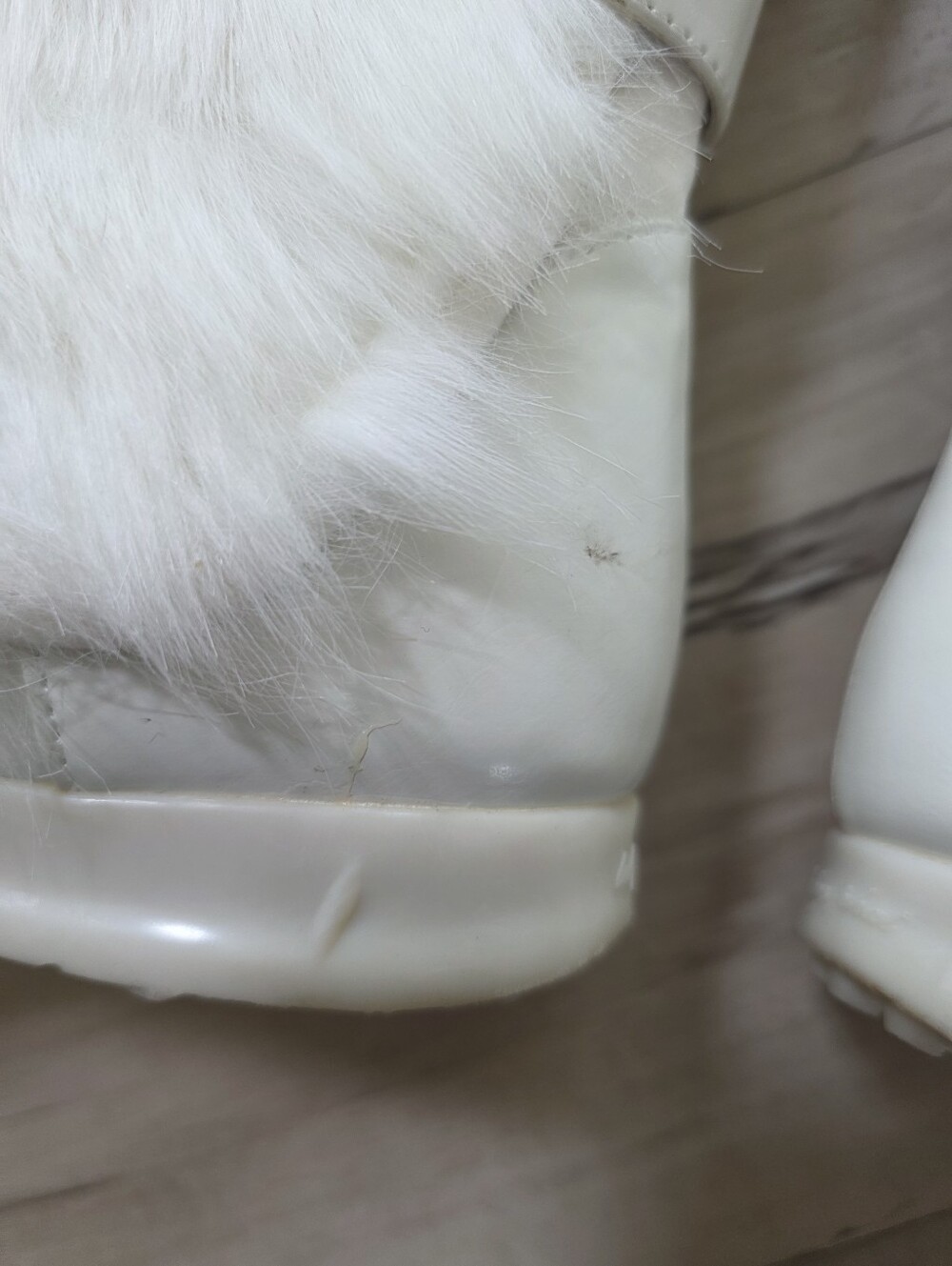 Vtg Baby Phat White Faux Fur Mid-Calf Winter Boots Y2K McBling 8.5M Apres - Picture 4 of 13
